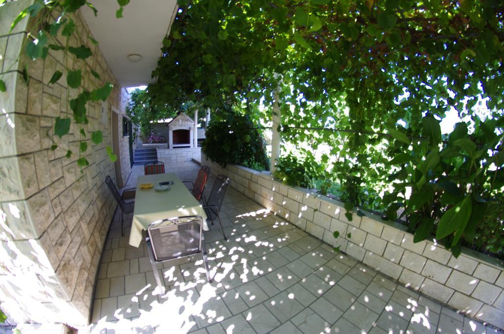 Apartments Luka Lumbarda Buitenkant foto